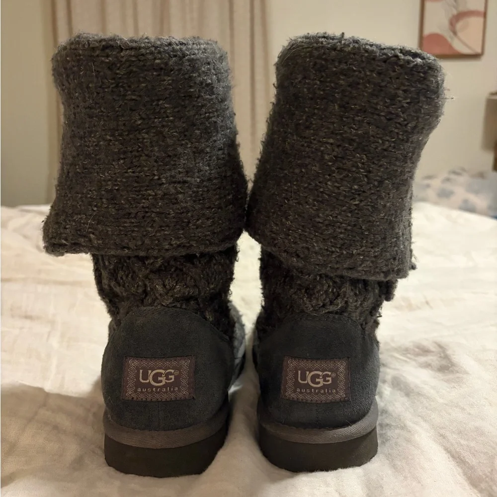 Cozy Women's Gray Knit Winter Boots